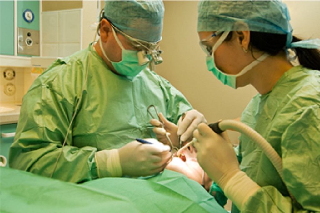 Dr. Renner Ferenc fogászat - A műtét és a kezelések folyamata